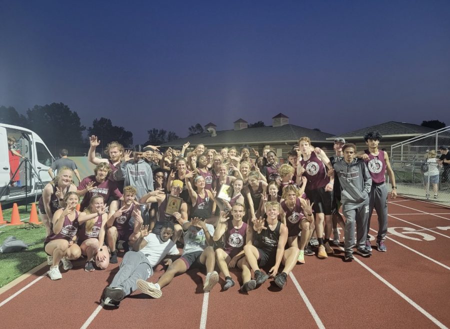 The+St.+Charles+West+boys+and+girls+track+teams+after+the+GAC+North+meet.